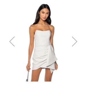 ISO Akira 1X
COLOR ME PRETTY STRAPLESS RUCHED FAUX LEATHER MINI DRESS IN WHITE